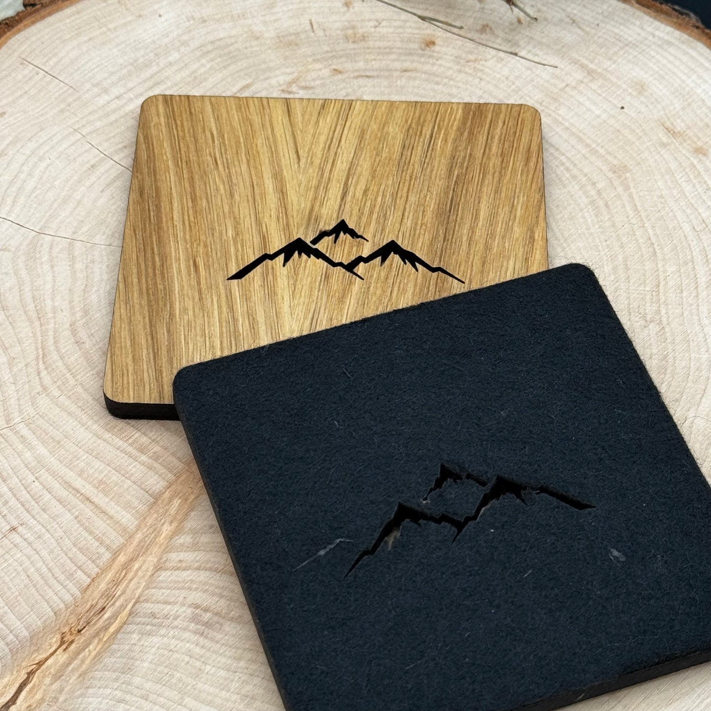Untersetzer inkl. Filzrücken - Eiche - Bergmotivausschnitt- 100 x 100 x 6mm